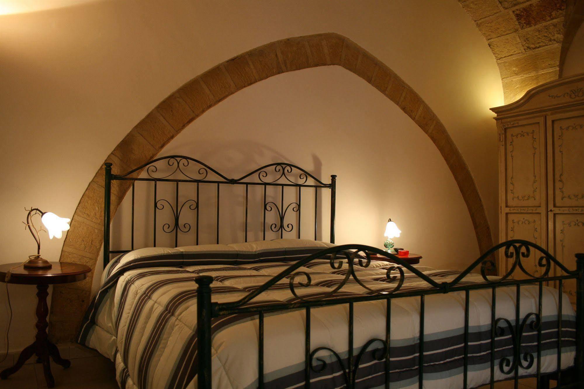 Antiche Volte B&B Lecce Exterior photo